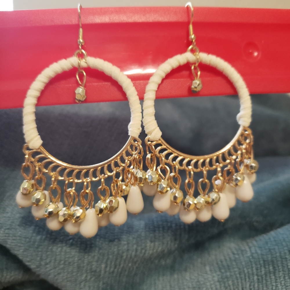 🆕️💐White Beaded Hoop Earrings - NEW💐